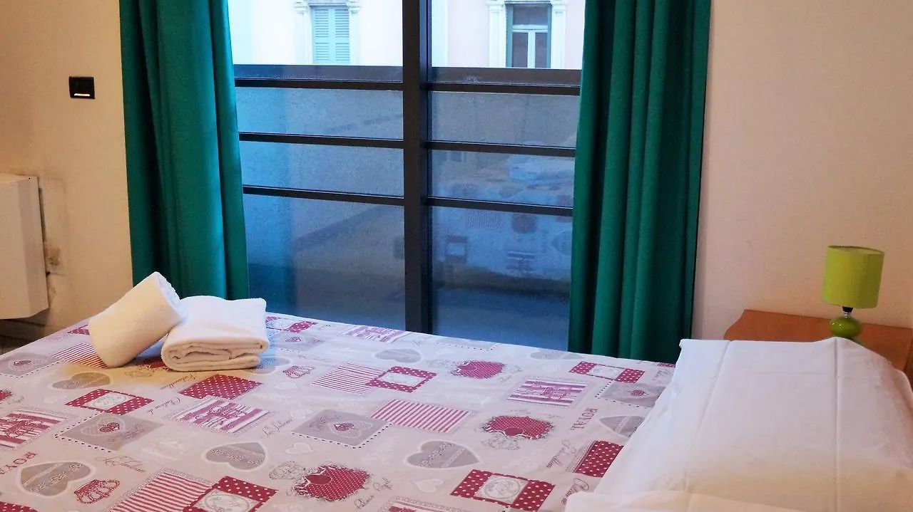 Mela Verde Apartments Bergamo 2*,  Italië