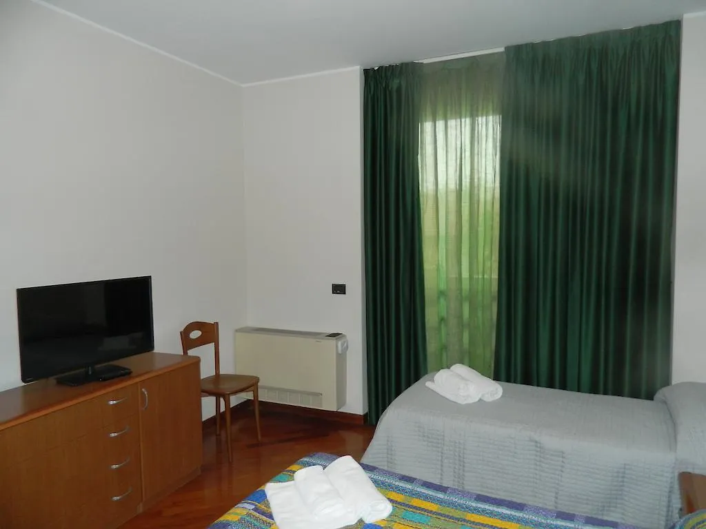 Mela Verde Apartments Bergamo 2*,